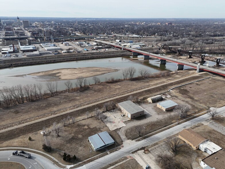 More Photos Of 225 NW Curtis St, Topeka Land For Sale