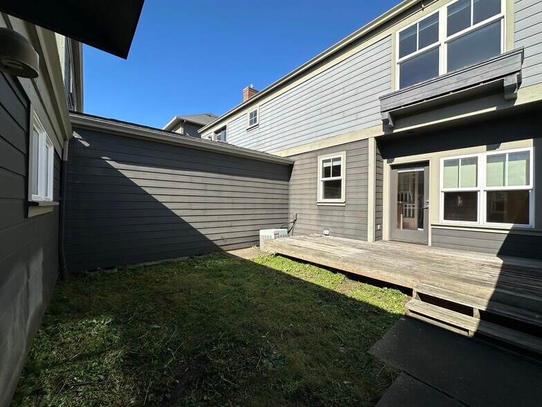 More Photos Of 1465-1495 NE Village St, Fairview Storefront Retail Residential For Sale