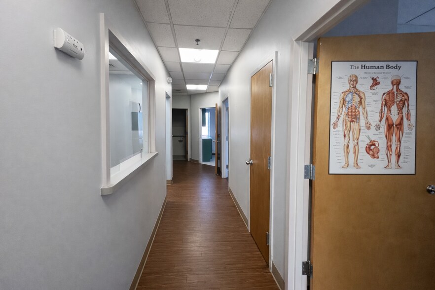 More Photos Of 20 Beacon Hill Dr, Dobbs Ferry Office For Lease