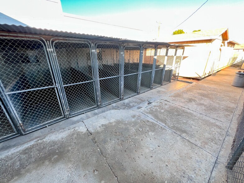 More Photos Of 3400 N Big Spring St, Midland Veterinarian Kennel For Sale