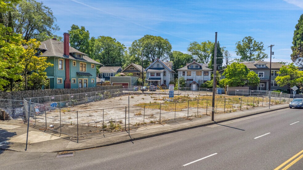 More Photos Of 1312-1334 SE Hawthorne Blvd, Portland Land For Sale