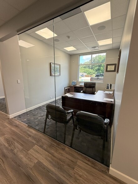 More Photos Of 6683 Reese Rd, Memphis Showroom For Sale