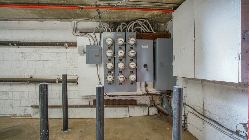 More Photos Of 427 Lincoln Ave, Glendale Apartments For Sale