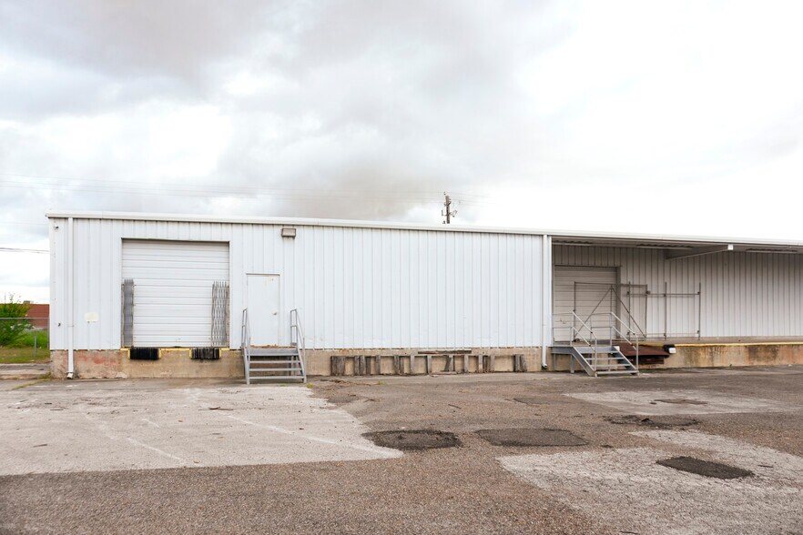 More Photos Of 4317 Agnes St, Corpus Christi Warehouse For Lease