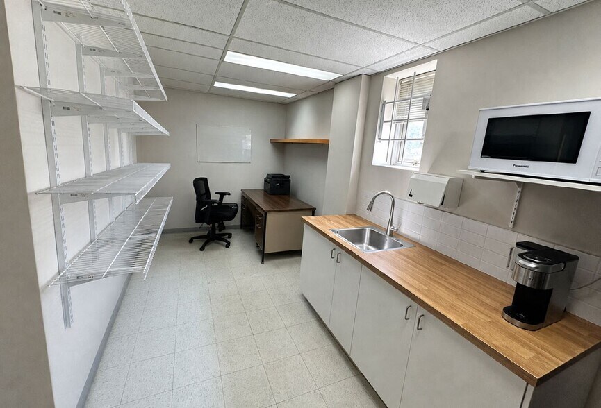More Photos Of 11404 40 Av NW, Edmonton Schools For Lease