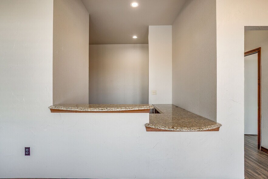 More Photos Of 1318-1324 NW John Jones Dr, Burleson Office For Lease