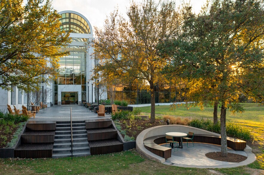 More Photos Of 5000 Plaza On The Lake Dr, Austin Office For Lease