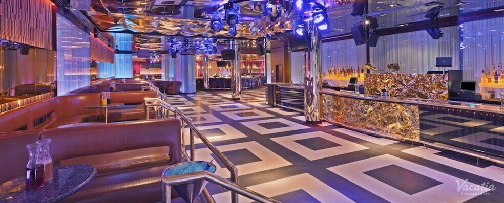 More Photos Of 1015 Elm St, Dallas Hotel For Sale
