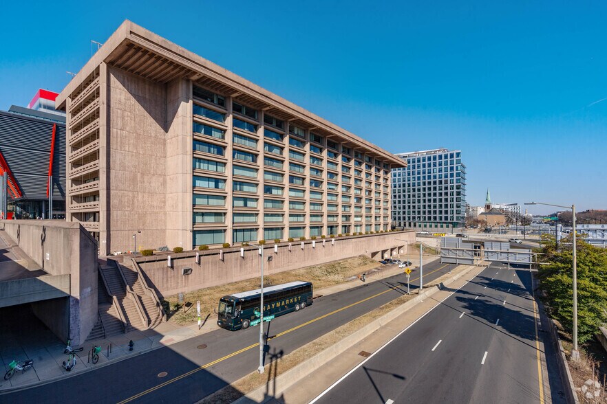 More Photos Of 950 L'Enfant Plz SW, Washington Office For Lease