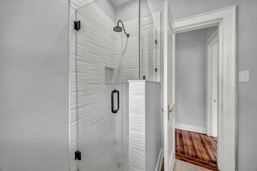 More Photos Of 8 S 7th St, Wilmington Office For Sale