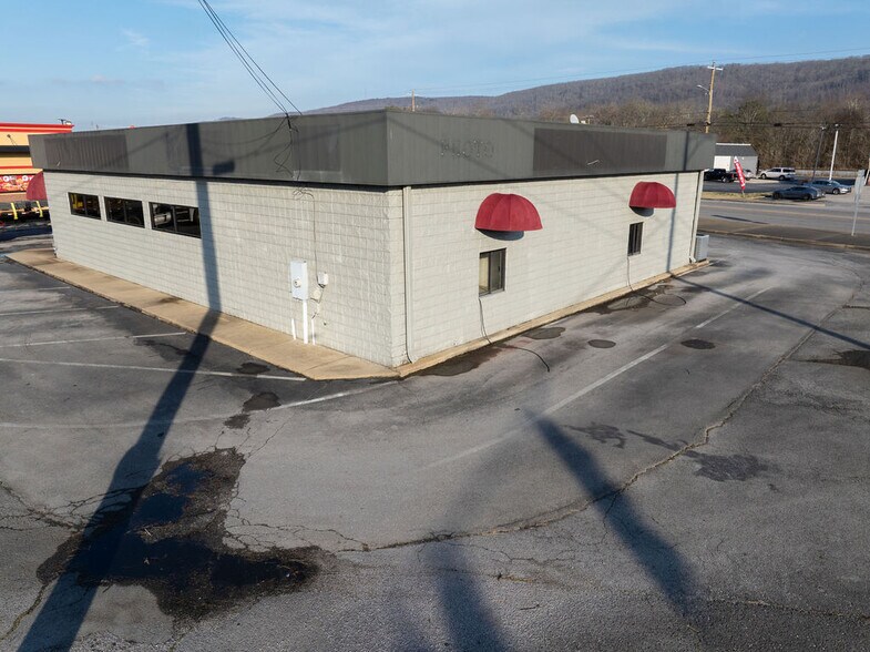 More Photos Of 103 Greenhill Blvd NW, Fort Payne Restaurant For Sale