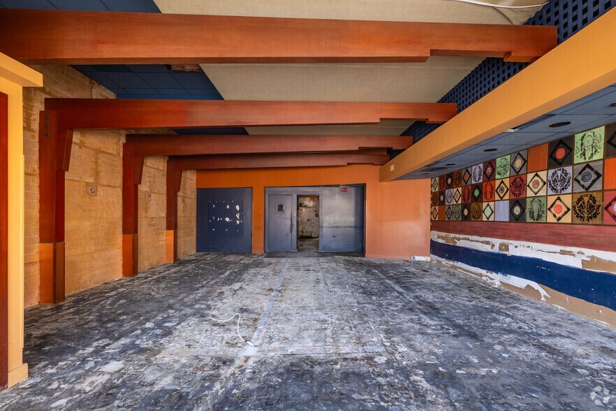 More Photos Of 297 Boston Post Rd, Wayland Storefront For Sale