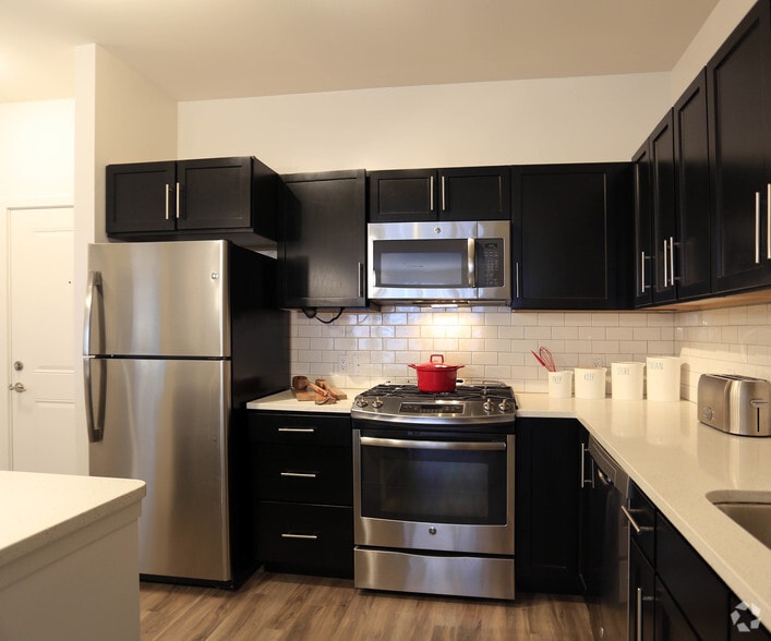 More Photos Of 515 West Ave, Norwalk Unknown For Lease