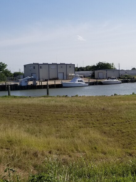 More Photos Of 300 E Brazos St, Freeport Warehouse For Sale