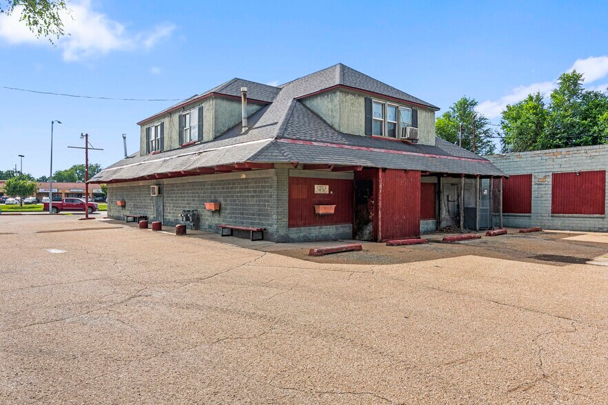 More Photos Of 1834 NW Topeka Blvd, Topeka General Retail For Sale