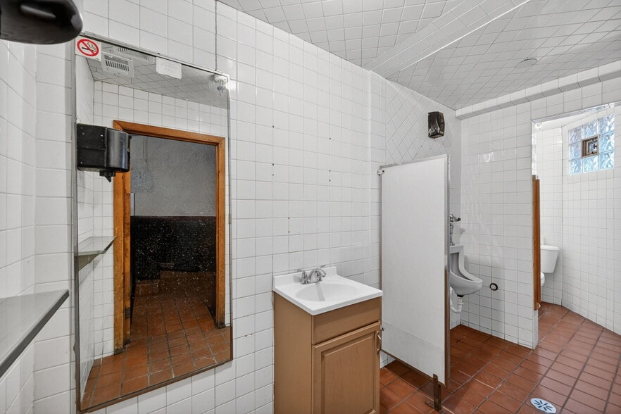 More Photos Of 4369 N Elston Ave, Chicago Specialty For Sale