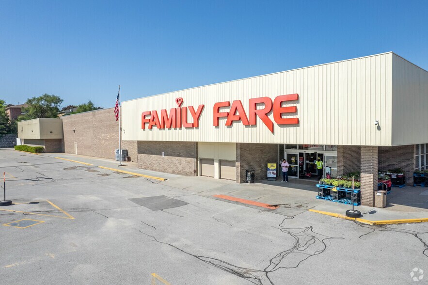 Primary Photo Of 2650 N 90th St, Omaha Storefront For Lease