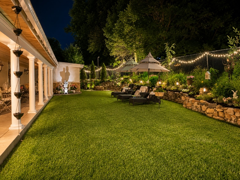 More Photos Of 15 West St, Lake George Hospitality For Sale