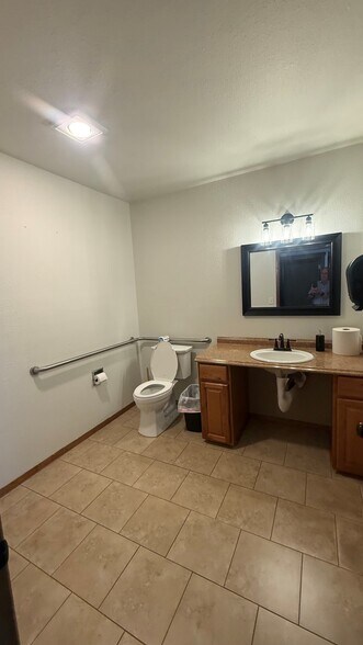 More Photos Of 985 N 1st St, Hermiston Office For Lease