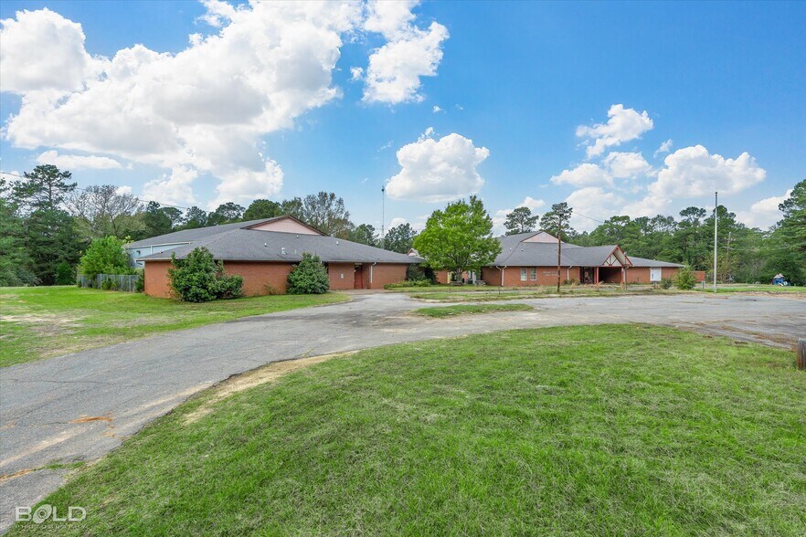 More Photos Of 200 All Saints Rd, Pelican Schools For Sale