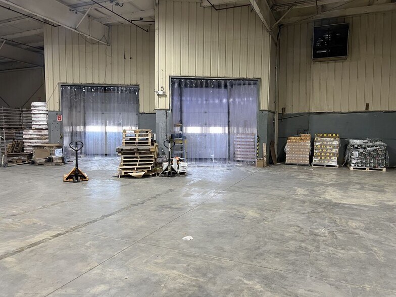 More Photos Of 14 Beaver Rd, Branford Distribution For Lease