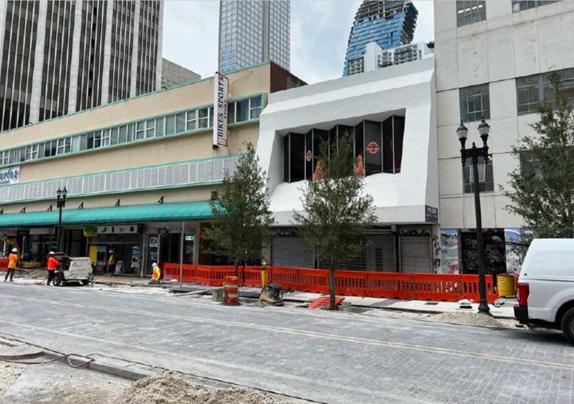 More Photos Of 226 E Flagler St, Miami Storefront For Lease