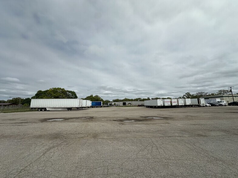 More Photos Of 1450 E Laketon Ave, Muskegon Warehouse For Lease