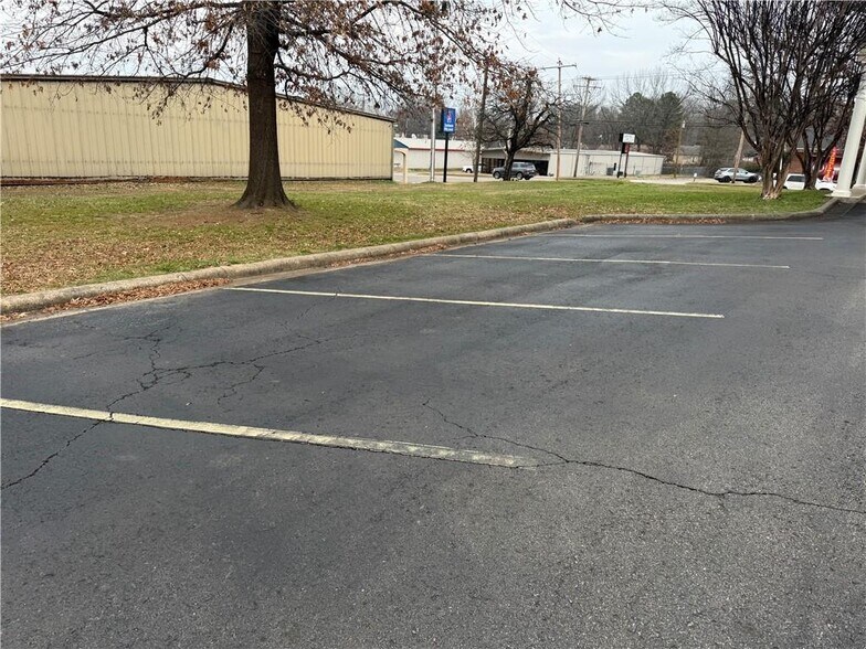 More Photos Of 718 S Arkansas Ave, Russellville Specialty For Sale