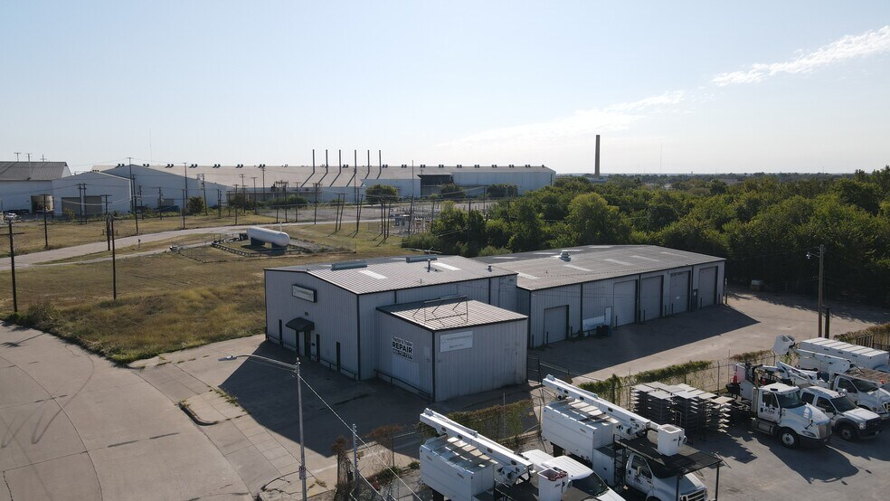 More Photos Of 2570 Berner St, Fort Worth Service For Sale