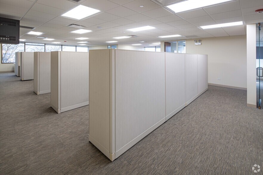 More Photos Of 1111 E Touhy Ave, Des Plaines Office For Sale