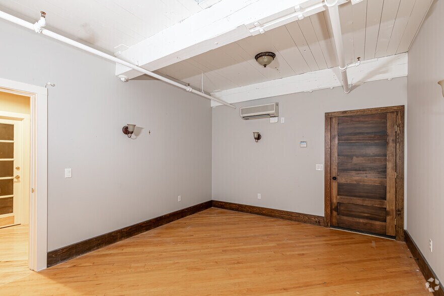 More Photos Of 2 Tunxis Rd, Tariffville Loft Creative Space For Lease