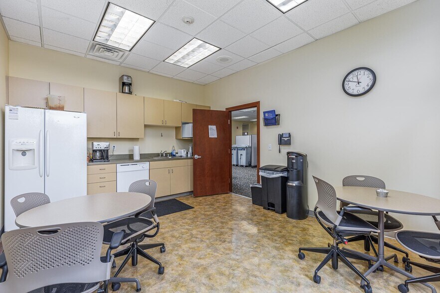 More Photos Of 8121 W Grandridge Blvd, Kennewick Office For Lease