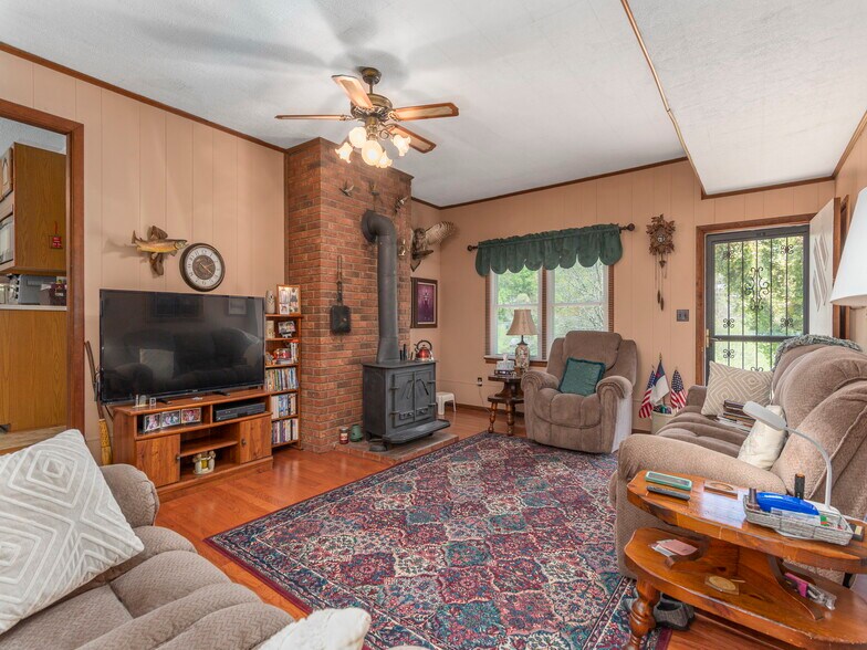 More Photos Of 96 Tower Ln, Waynesville Office For Sale