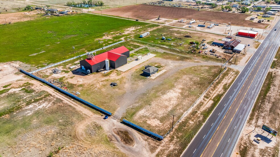 More Photos Of 1809 114 Hwy, Levelland Industrial For Lease