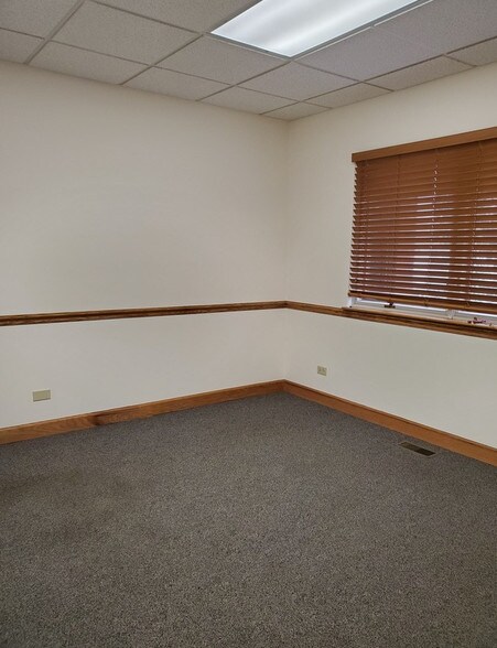 More Photos Of 1N141 County Farm Rd, Winfield Medical For Sale