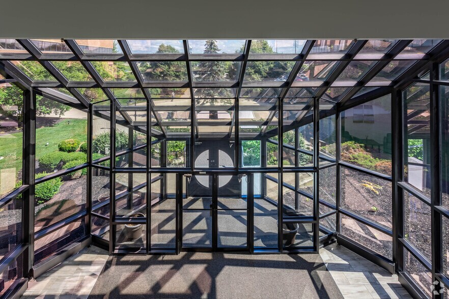 More Photos Of 4031 Colonel Glenn Hwy, Dayton Office For Sale