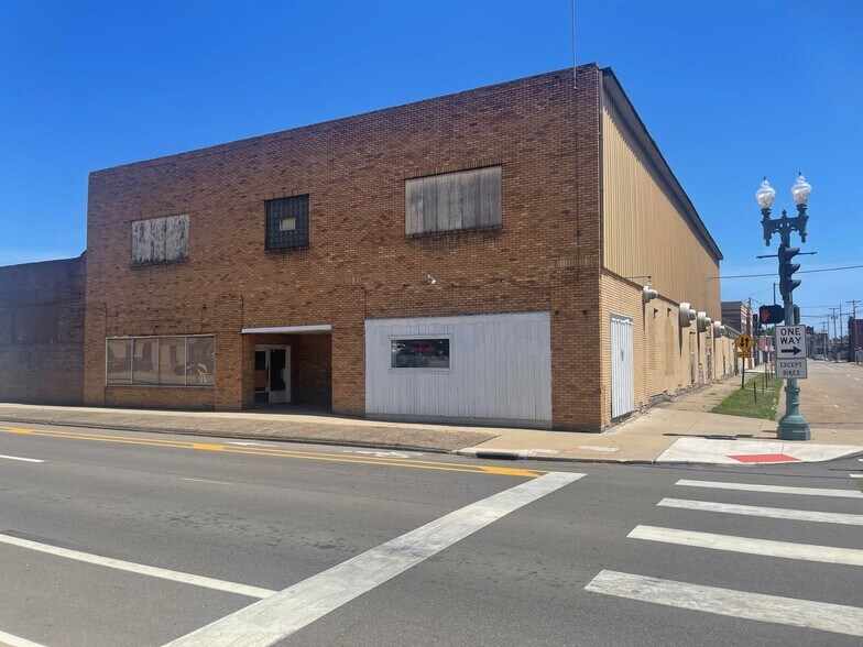 More Photos Of 300 Walnut Ave NE, Canton Warehouse For Sale
