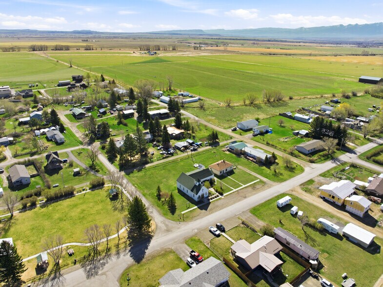 More Photos Of 210 Miles Ave, Clyde Park Specialty For Sale