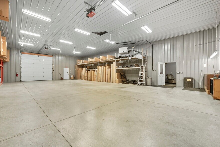 More Photos Of 635 E Business 30, Columbia City Showroom For Sale