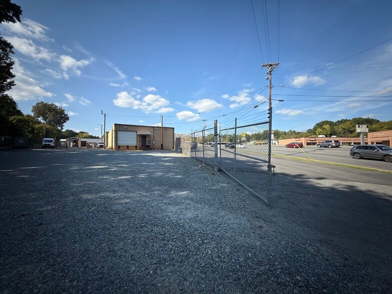 More Photos Of 8700 Monroe Rd, Charlotte Warehouse For Lease