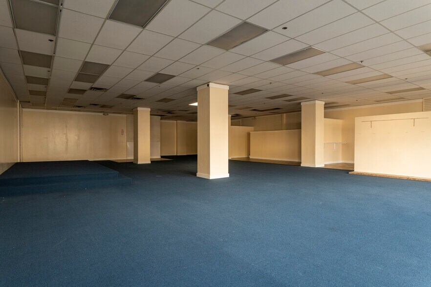 More Photos Of 100-126 W Chelten Ave, Philadelphia Schools For Lease