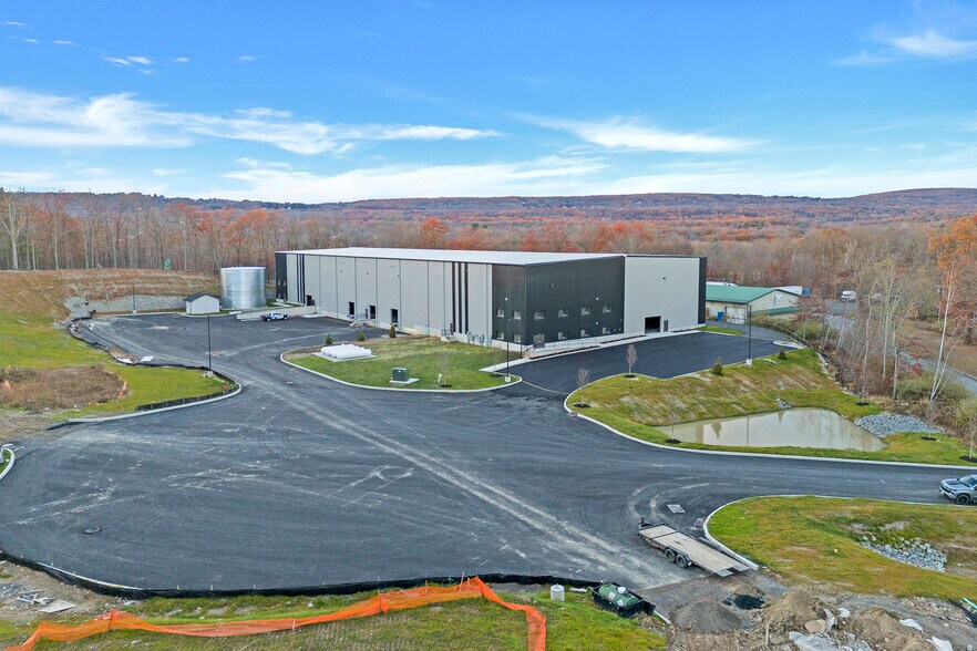 Primary Photo Of 1 Distribution Dr, Bloomingburg Warehouse For Lease