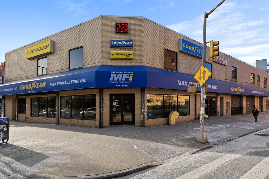 More Photos Of 30-02 Newtown Ave, Astoria Warehouse For Lease
