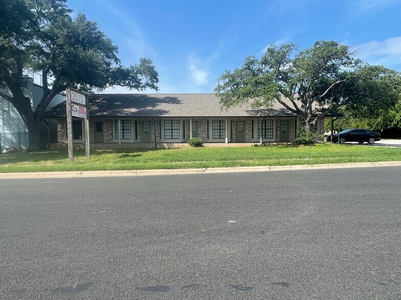 More Photos Of 2015 Monarch Dr, Austin Medical For Sale