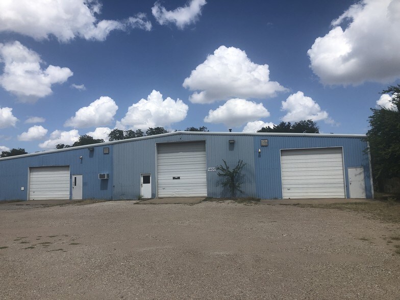 More Photos Of 1400 W Marvin Ave, Waxahachie Warehouse For Sale