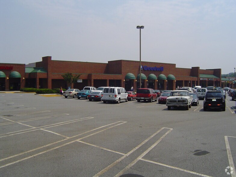 More Photos Of 9425 Highway 92, Woodstock Restaurant For Lease