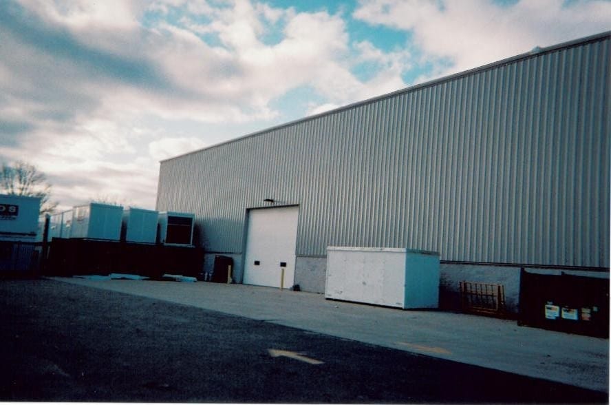 More Photos Of 8 Park Dr, Franklin Warehouse For Lease