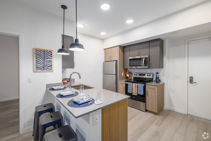 More Photos Of 4520 Alvarado Canyon Rd, San Diego Apartments For Lease