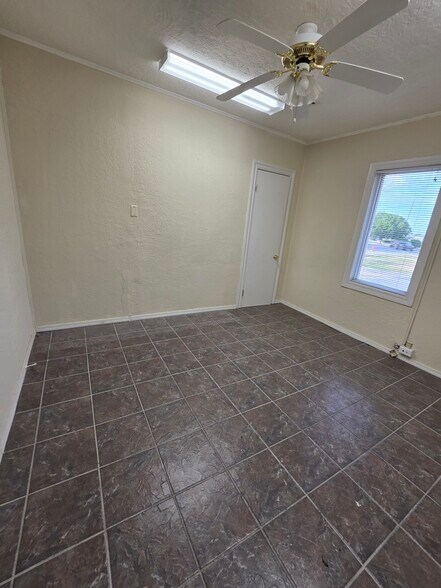 More Photos Of 1222 NW Cache Rd, Lawton Office For Lease