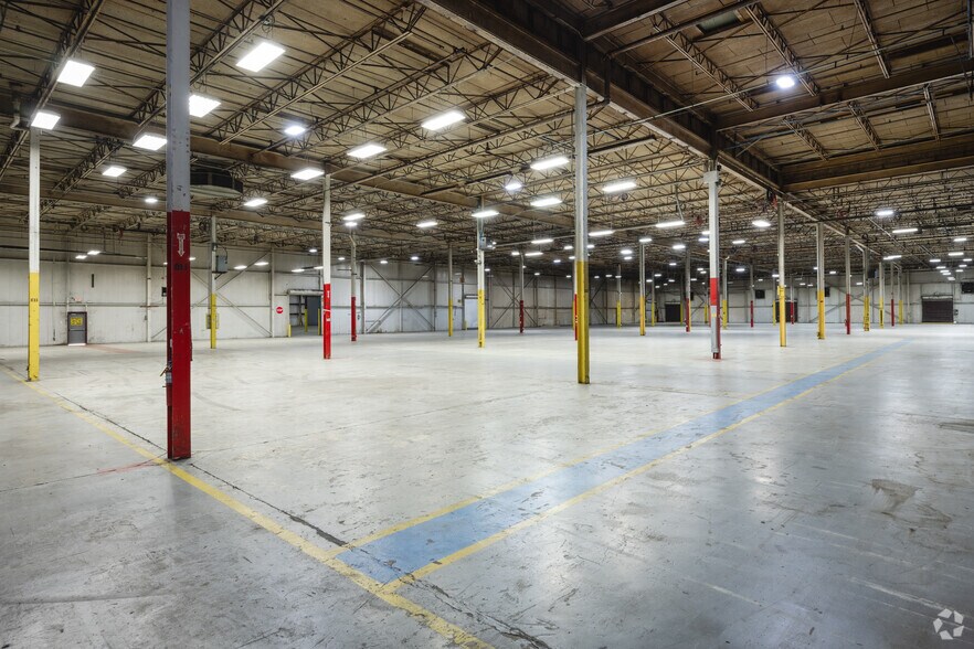 More Photos Of 90 Christ School Rd, Arden Distribution For Lease